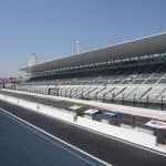 京都から日帰り社員旅行　特別体験　鈴鹿サーキット場をバスで走行、ピットビルでお食事